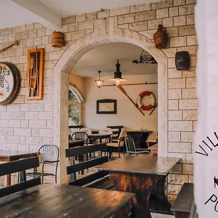 Mario Oda ve Kahvaltı Podgora (Split-Dalmatia)